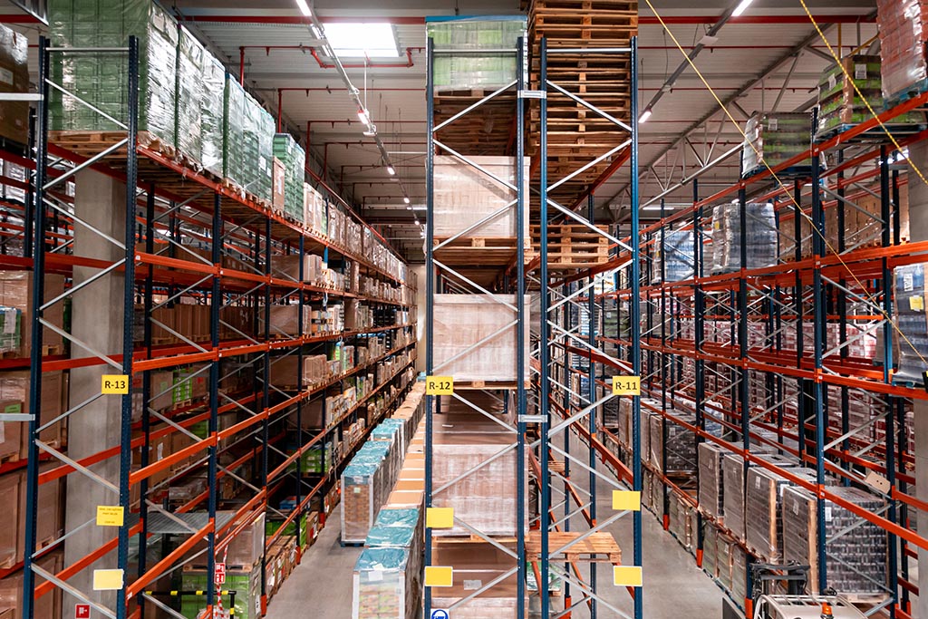 Beneficios de contratar a una empresa distribuidora de productos en Málaga